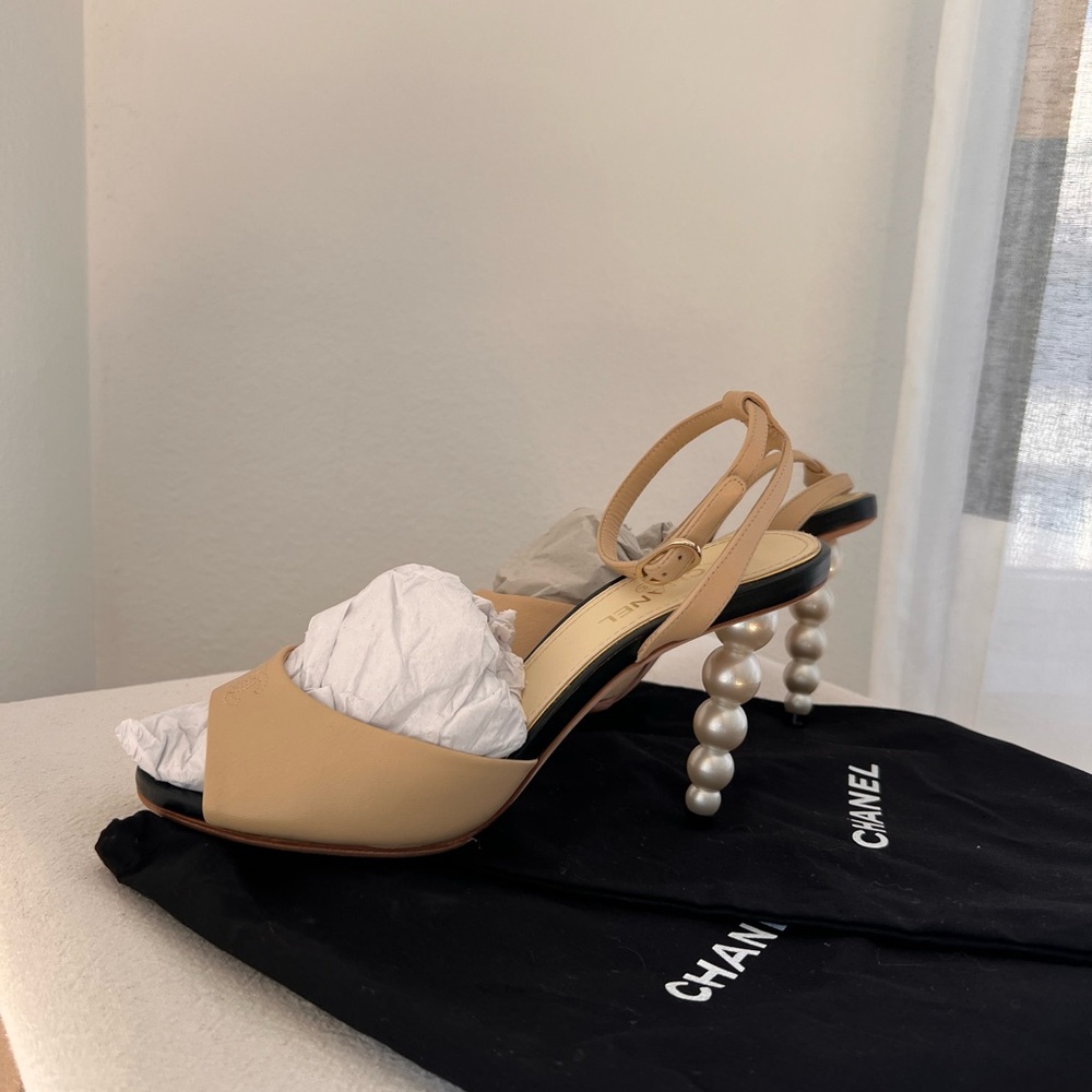 CHANEL Beige Heels with Pearl Accent - Picture 6 of 8